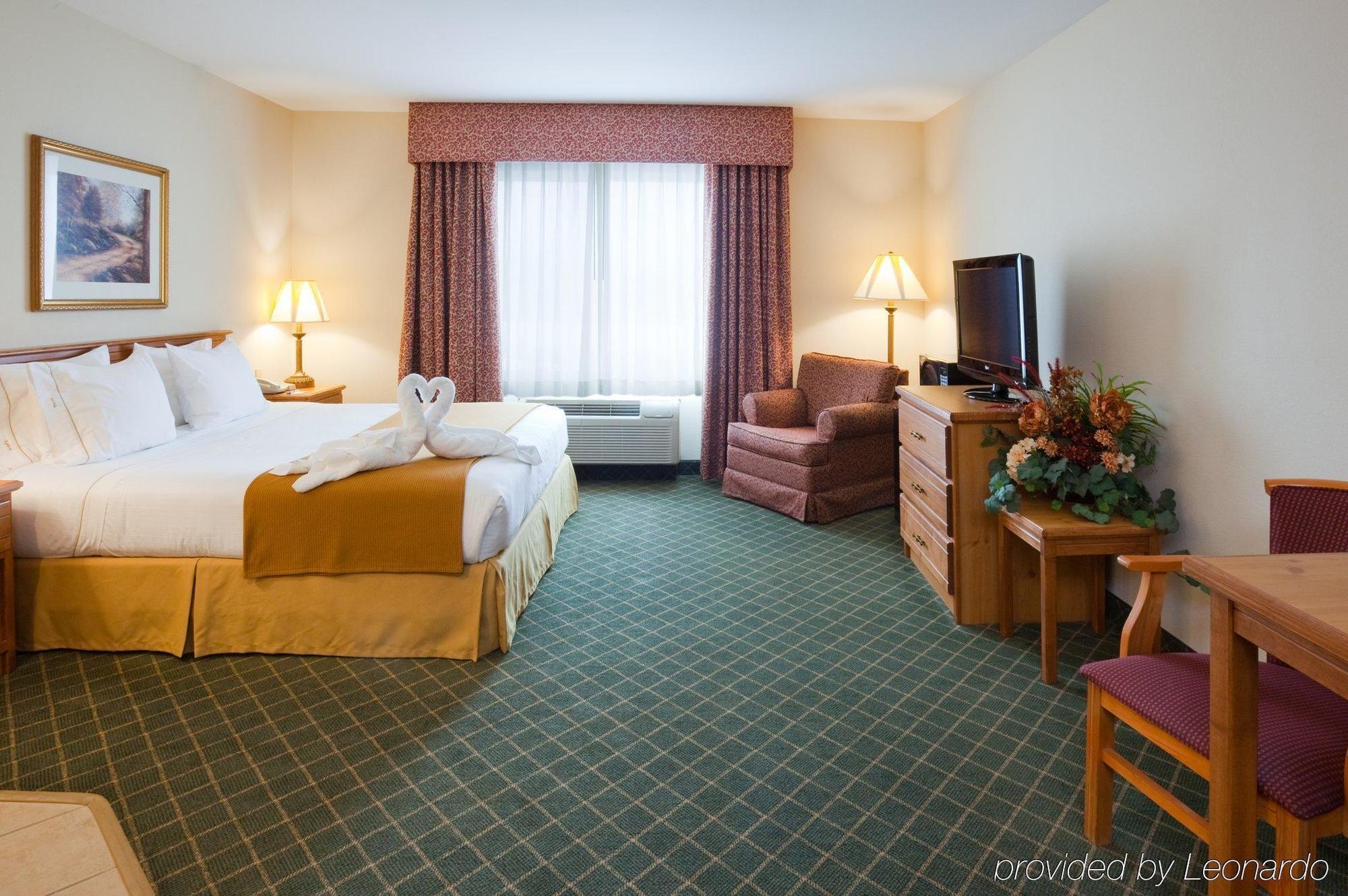 Holiday Inn Express Hotel & Suites Chanhassen By Ihg Habitación foto