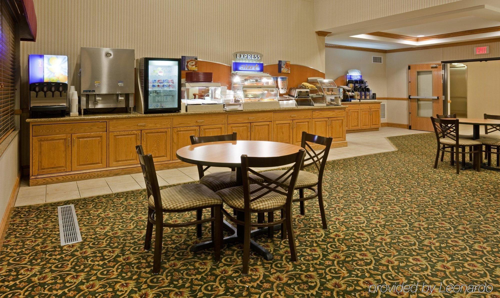 Holiday Inn Express Hotel & Suites Chanhassen By Ihg Exterior foto