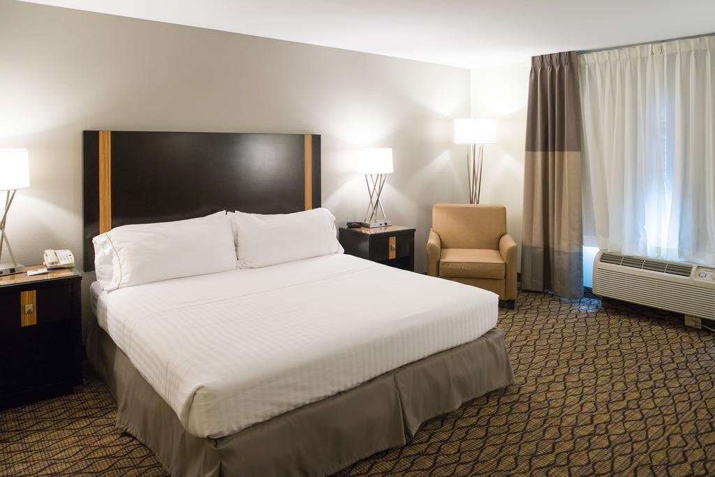Holiday Inn Express Hotel & Suites Chanhassen By Ihg Exterior foto